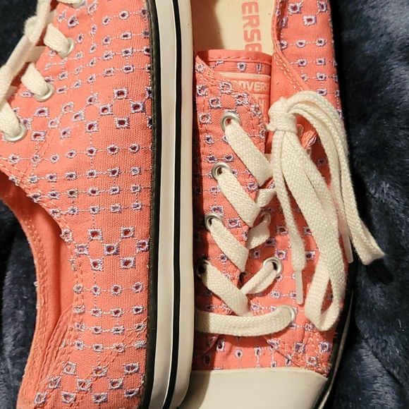 Converse low tops - Picture 2 of 3
